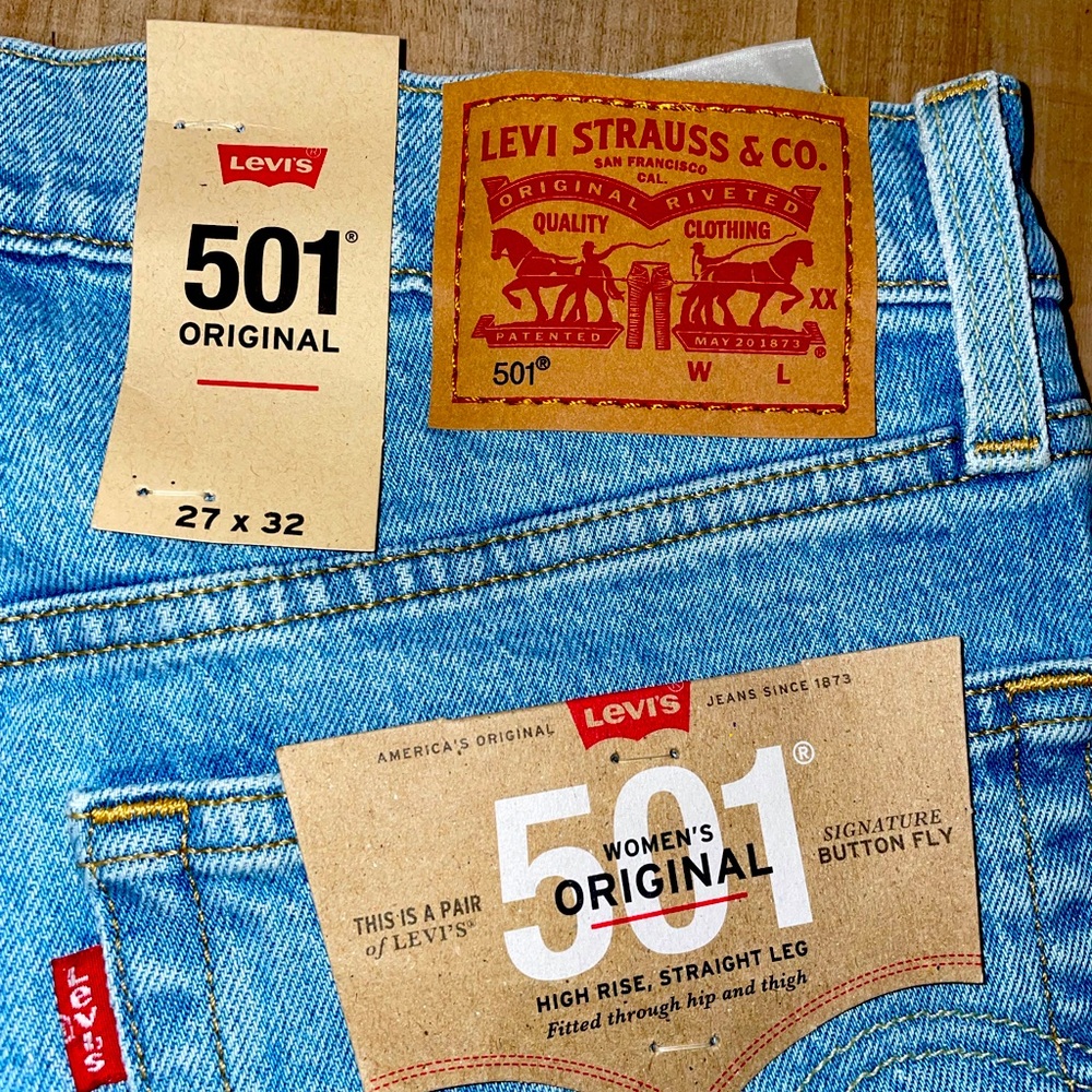 TAGS ON Levi’s size 27 straight jean